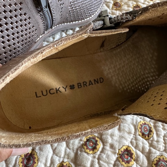Lucky Brand Feyan Taupe Perforated Ankle Booties Size 9 - Picture 7 of 8